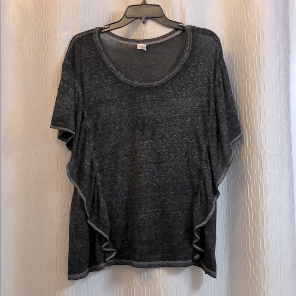 Wild Pearl L burn out T with ruffles